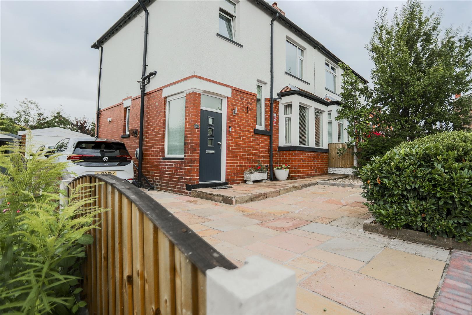 3 Bedroom Semi-detached House For Sale - Main Image